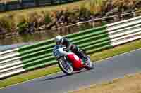 Vintage-motorcycle-club;eventdigitalimages;mallory-park;mallory-park-trackday-photographs;no-limits-trackdays;peter-wileman-photography;trackday-digital-images;trackday-photos;vmcc-festival-1000-bikes-photographs